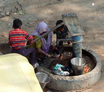 Difficult daily life for the population of Agra, India